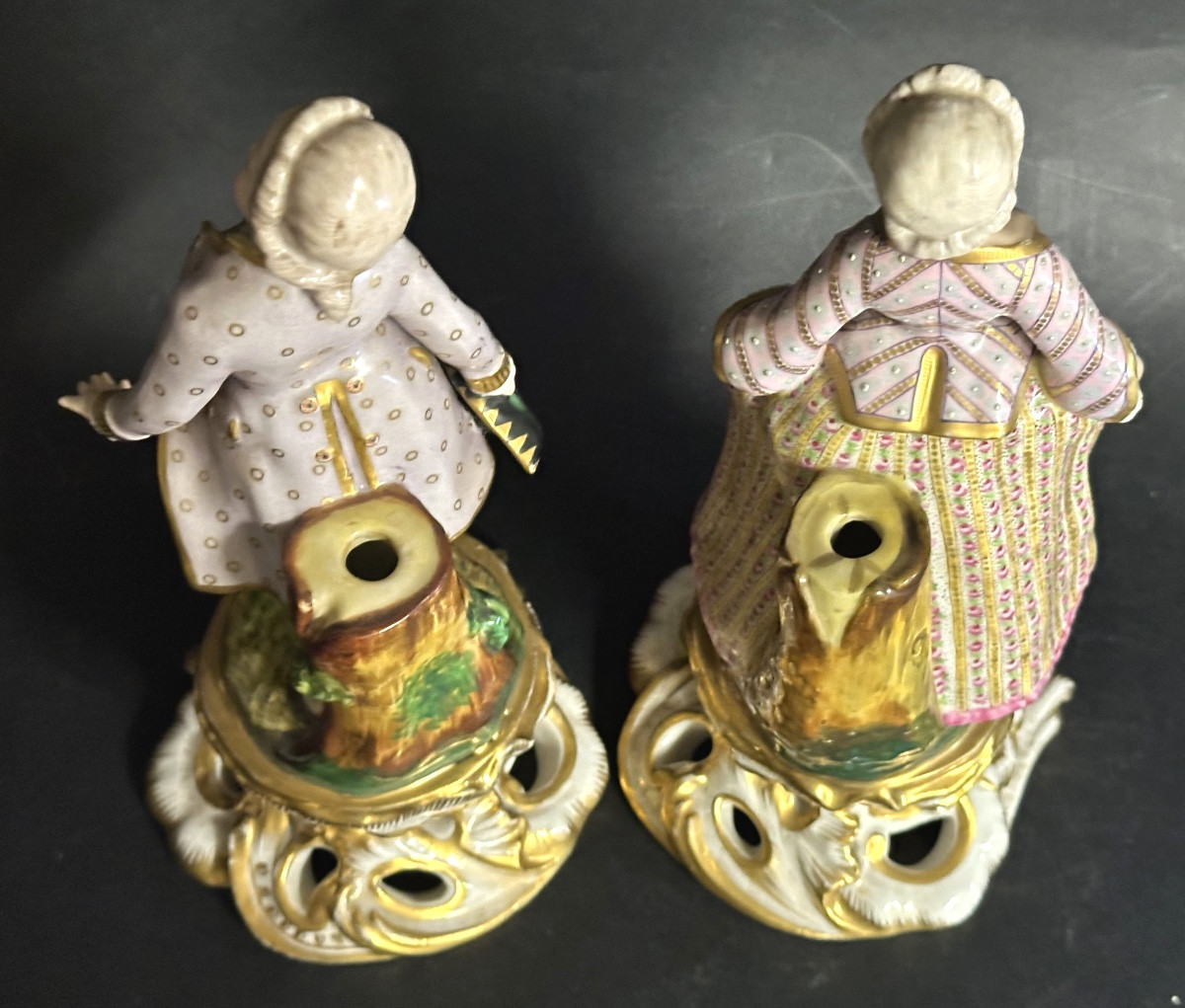 SAXE Paire de personnages de cour en porcelaine peinte XIXe en très bon état-photo-4