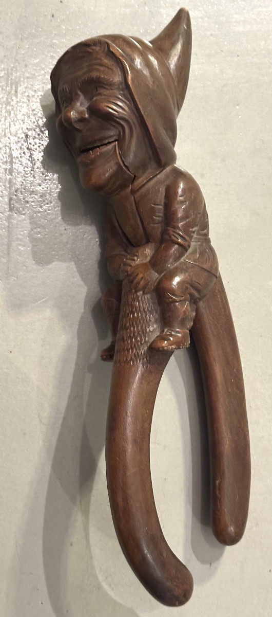 Large Nutcracker Black Forest 19th Century Art Populaire Hazelnuts In Very Good Condition