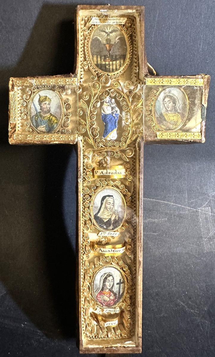 Croix reliquaire à paperolles XVIIIe à reliques religieuses Saints St Georges Marguerite Rose 