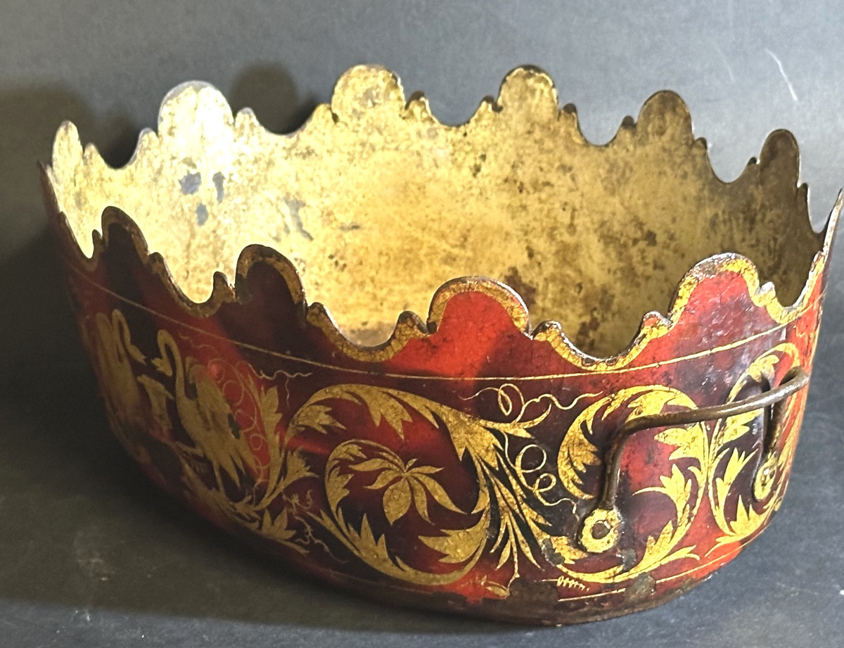 Verrière rafraîchissoir XIXe en tôle laquée rouge Chine et or-photo-1