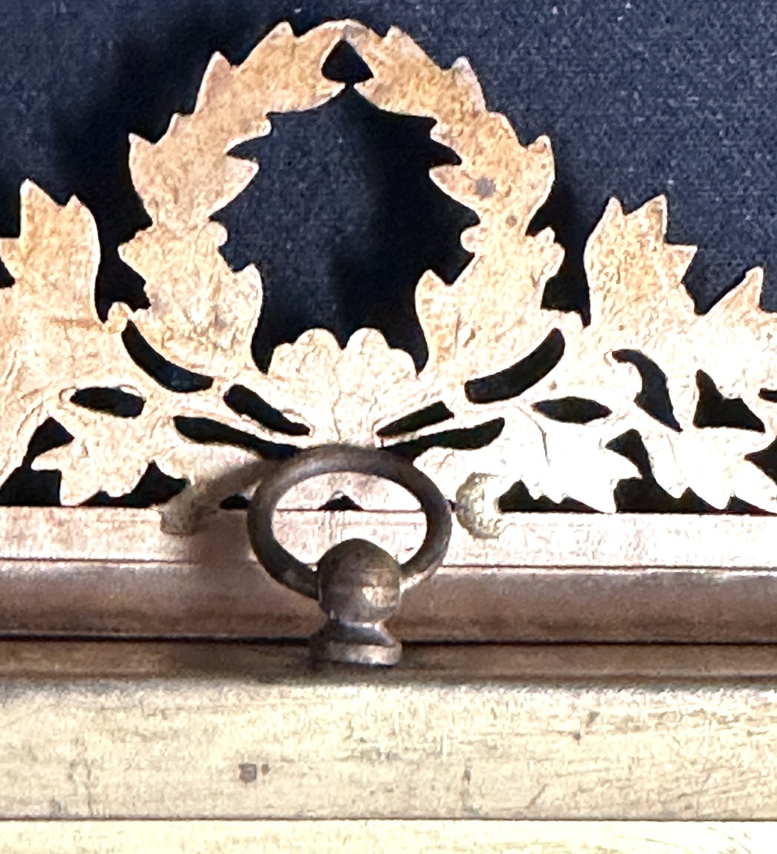 Late 19th Century Louis XVI Style Gilt Bronze Photo Frame With Original Glass Photo Holder, Very Good Condition-photo-4