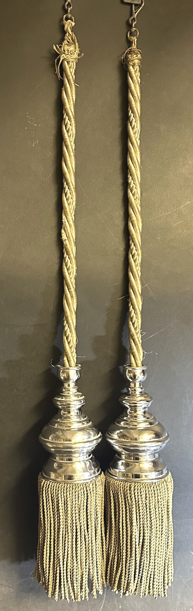Passementerie de chateau XIXe Paire de grands pompons et cordons en soie et métal chromé -photo-3