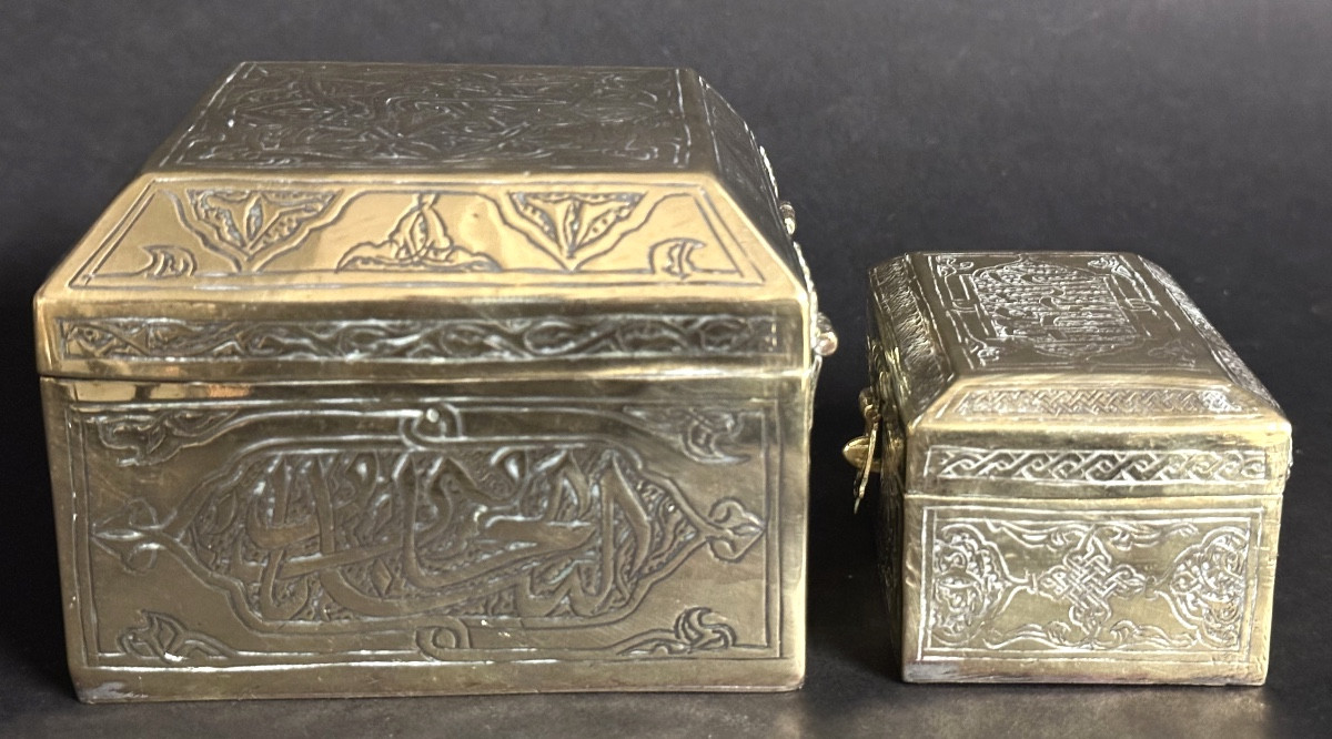 Paire de coffrets à bijoux travail oriental Boîtes en laiton ciselé de calligraphies Vers 1900-photo-6