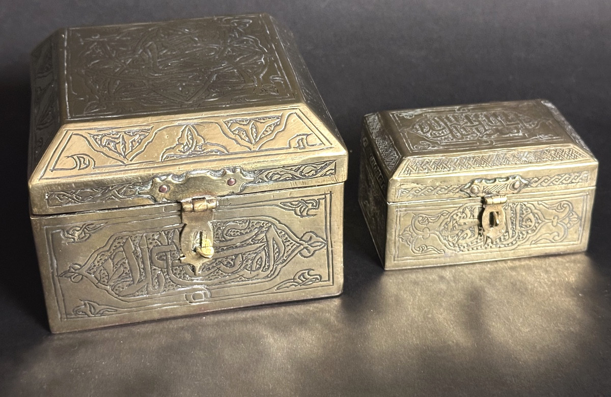 Paire de coffrets à bijoux travail oriental Boîtes en laiton ciselé de calligraphies Vers 1900-photo-7