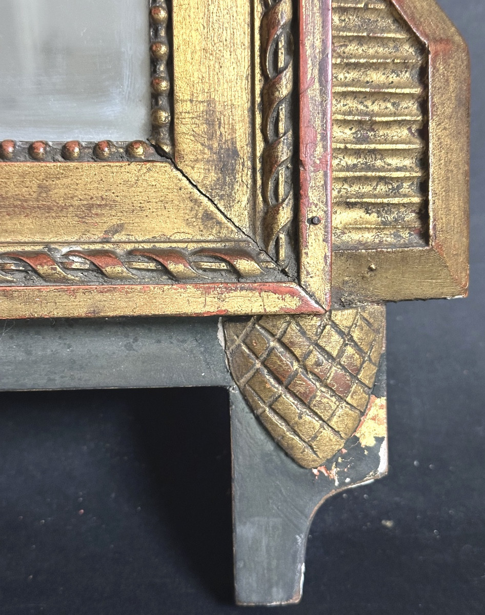 Miroir à fronton Louis XVI époque XVIIIe en bois doré et patiné 64,5 cm-photo-1