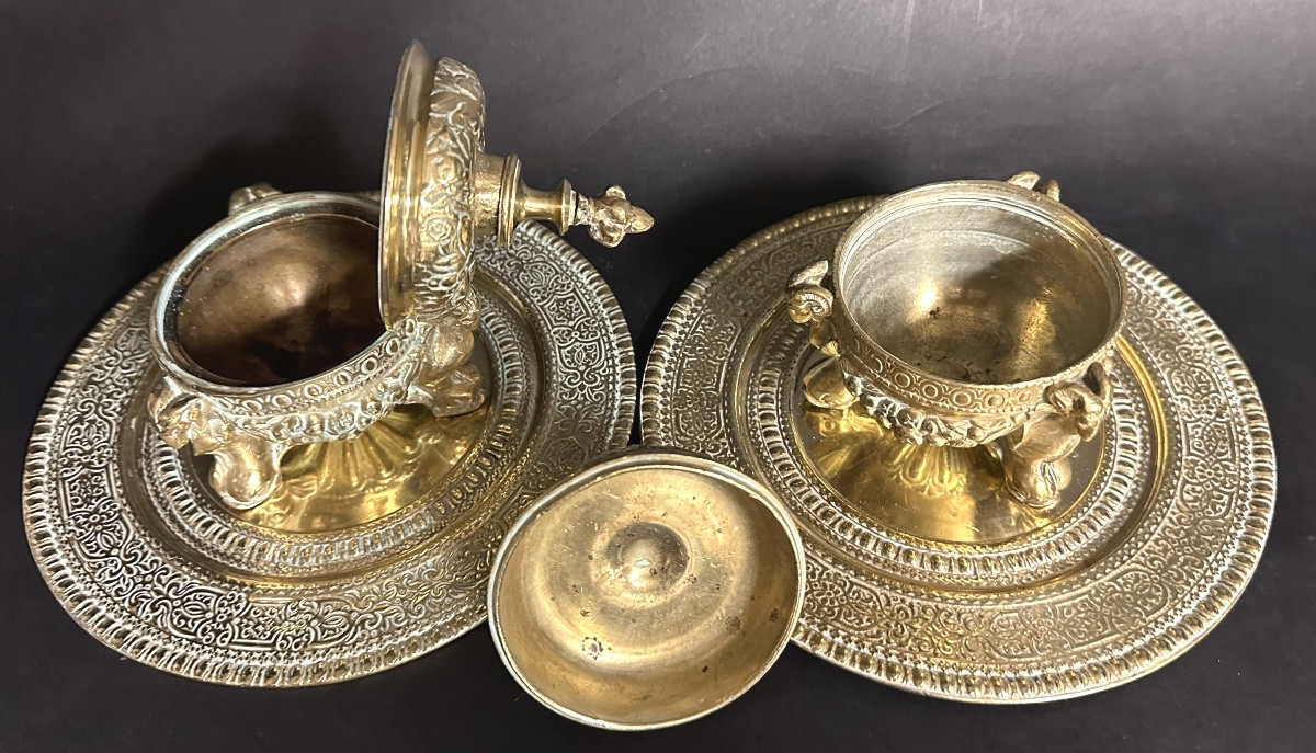Pair Of 19th Century Covered Inkwells On Gilt Bronze Bases Decorated With Rams And Fleurs-de-lis-photo-1