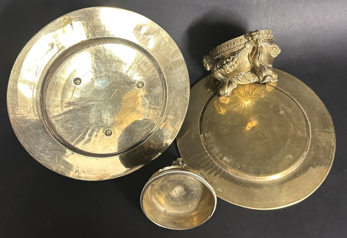 Pair Of 19th Century Covered Inkwells On Gilt Bronze Bases Decorated With Rams And Fleurs-de-lis-photo-2