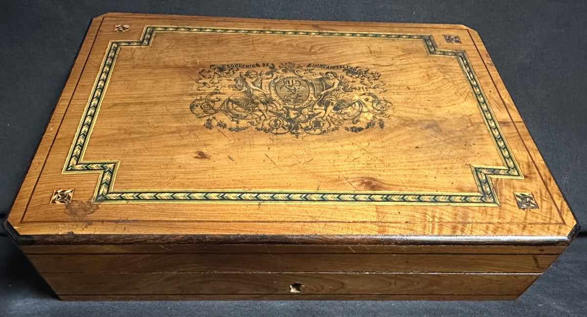 Coffret XIXe Souvenir de Fontainebleau avec armoirie salamandre de François Ier 