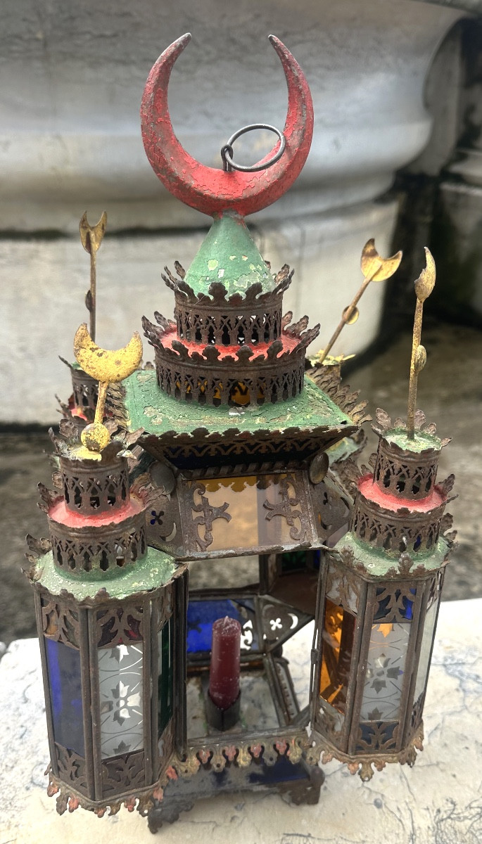 Rare lanterne Mauresque de mosquée fin 19e à bougies Ottoman Turc en métal et verre coloré 