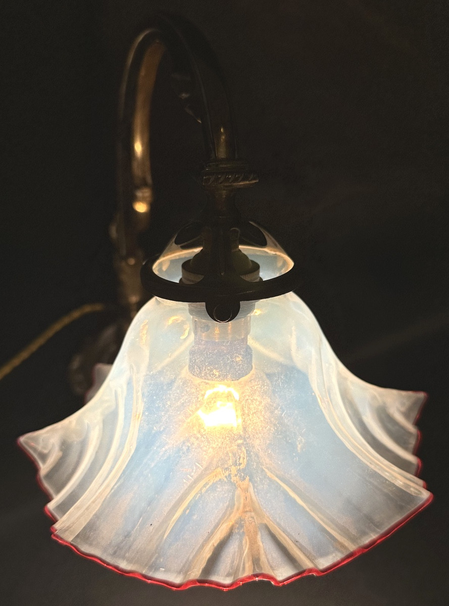 Lampe Art Nouveau 1900 en bronze et verre festonné de couleur opalescente -photo-2