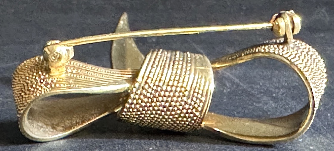 Christian Dior Brooch Vintage Textured Ribbon Bow In Gold Plated Signed-photo-1