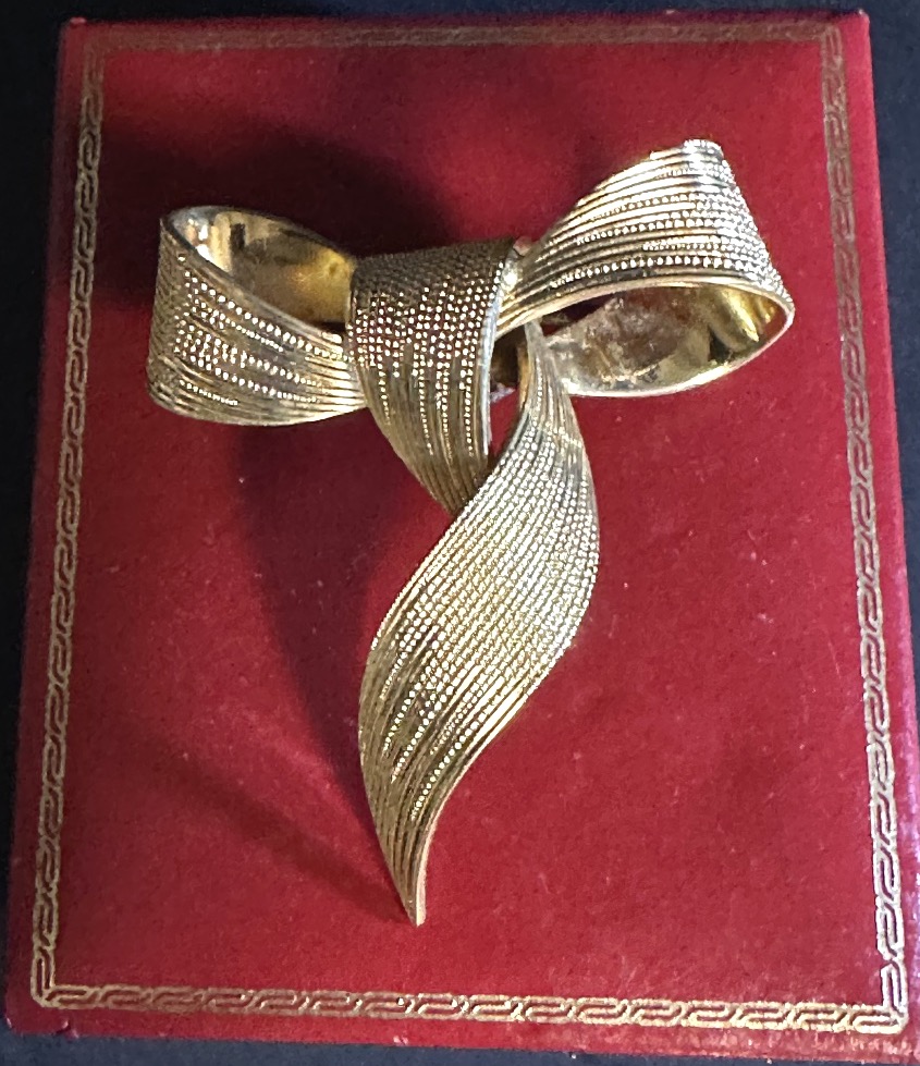 Christian Dior Brooch Vintage Textured Ribbon Bow In Gold Plated Signed