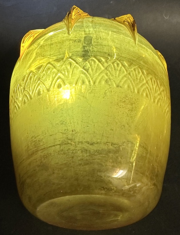 VERLYS vase 1930 modèle Les Griffes en verre jaune Art Deco -photo-1