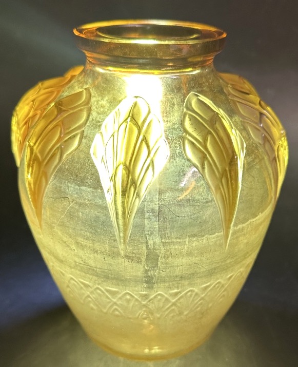 VERLYS vase 1930 modèle Les Griffes en verre jaune Art Deco -photo-3