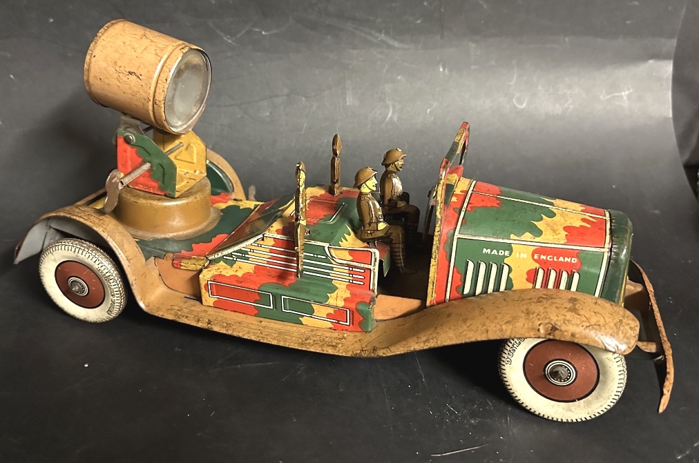 Rare Mettoy Military Spotlight Truck Toy From 1940, Made Of Lithographed Sheet Metal-photo-2