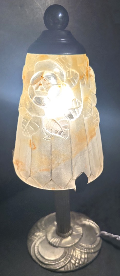 DEGUÉ lampe de table Art Deco 1930 en bronze nickelé et verre pressé signé