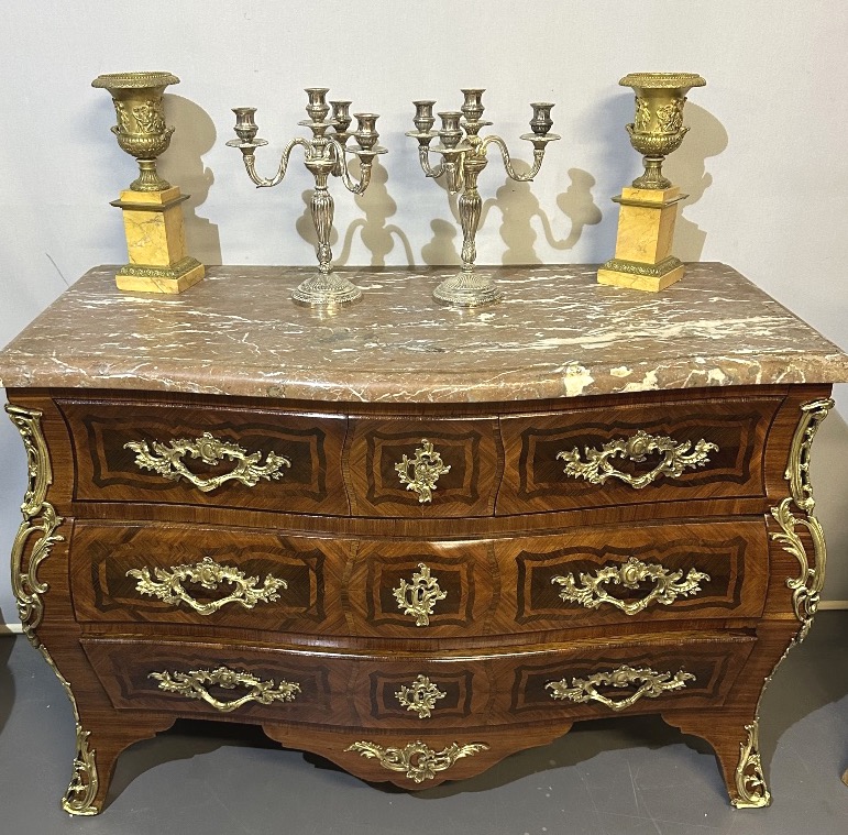 Commode tombeau Époque Louis XV 18e estampillée à 5 tiroirs à secret en très bon état -photo-2