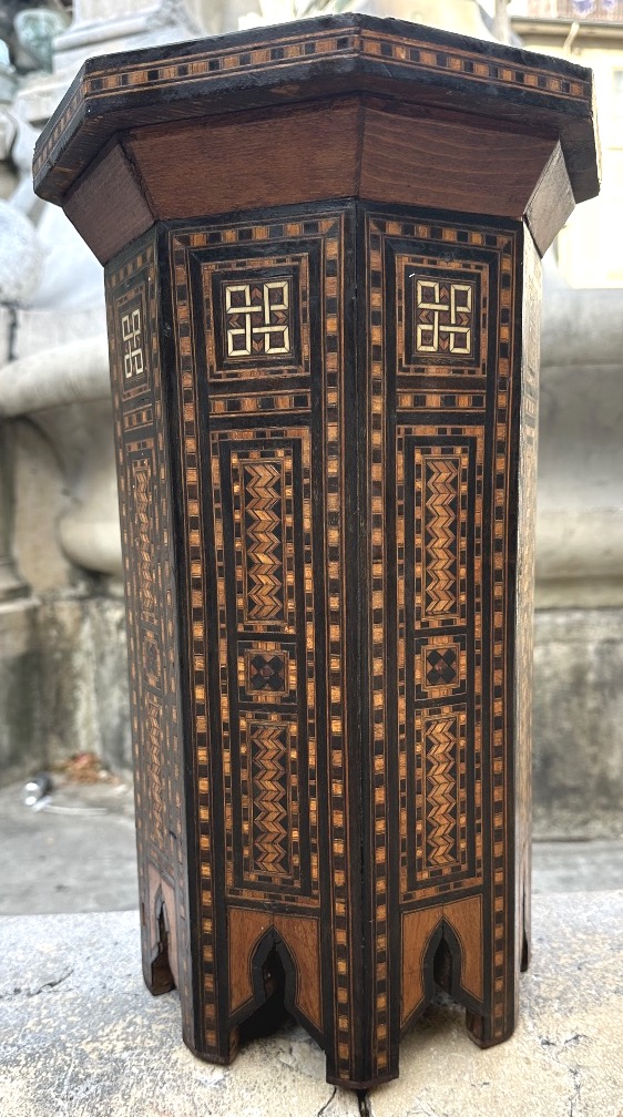 Syria: Late 19th-century/early 20th-century Marquetry Side Table And Syrian Stool-photo-2