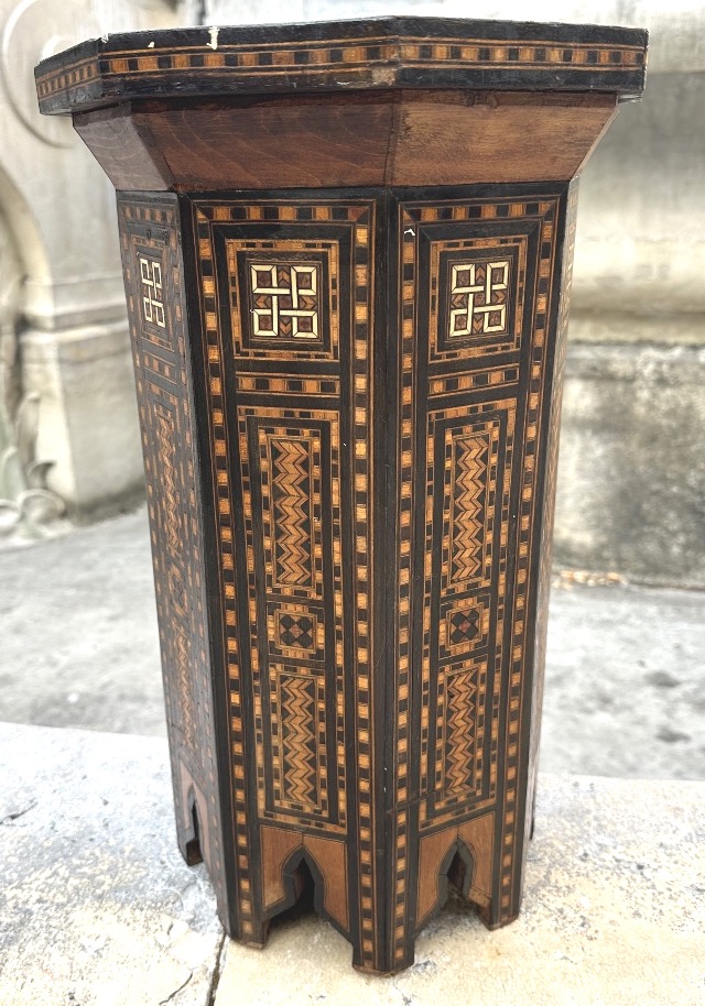 Syria: Late 19th-century/early 20th-century Marquetry Side Table And Syrian Stool-photo-3