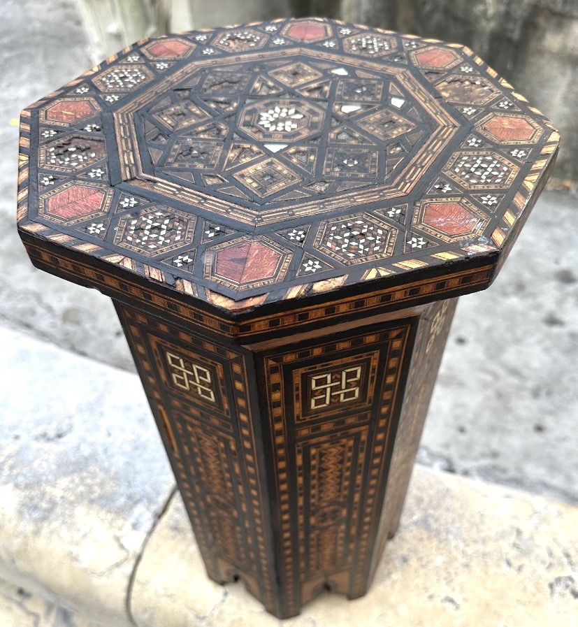 Syria: Late 19th-century/early 20th-century Marquetry Side Table And Syrian Stool-photo-4