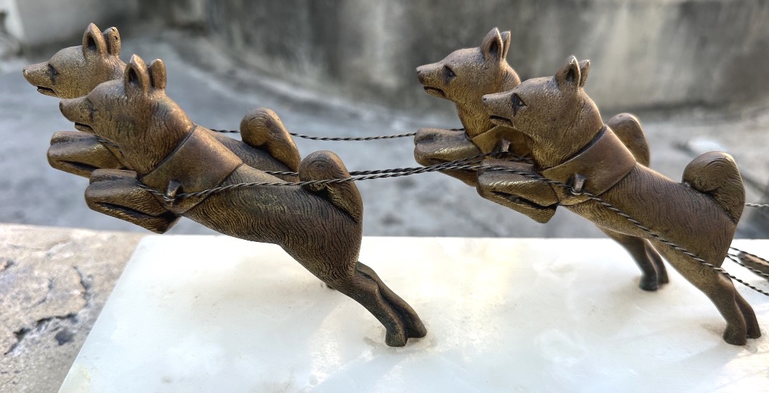 Important bronze Art Deco attelage de chiens de traineau Husky et musher signé JEANLEM neige -photo-1