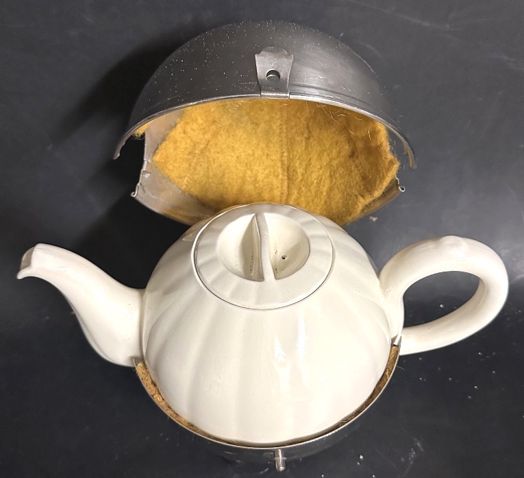 Vintage Art Deco 1940 Insulated Teapot In Very Good Condition-photo-7
