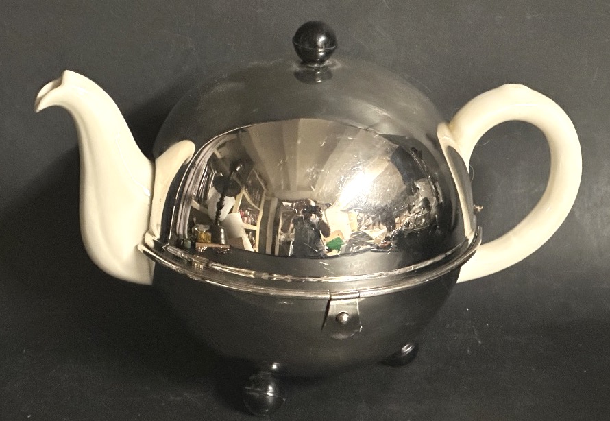 Vintage Art Deco 1940 Insulated Teapot In Very Good Condition