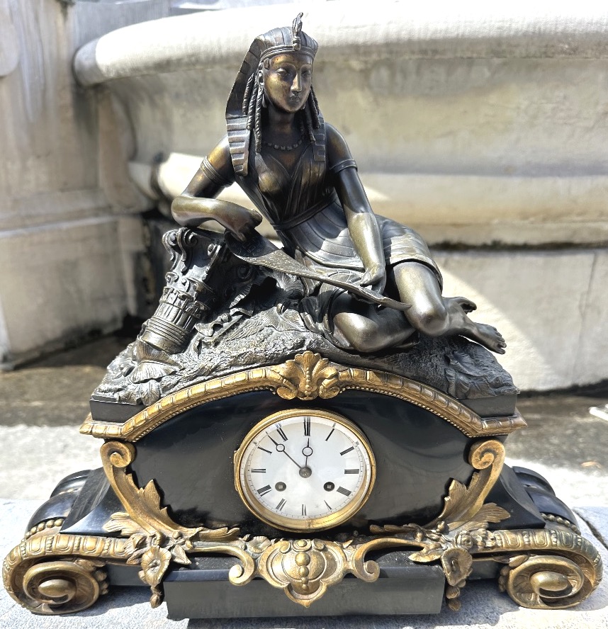 RARE pendule de cheminée XIXe bronze style Retour d’Egypte Cléopâtre Mathurin Moreau dlg