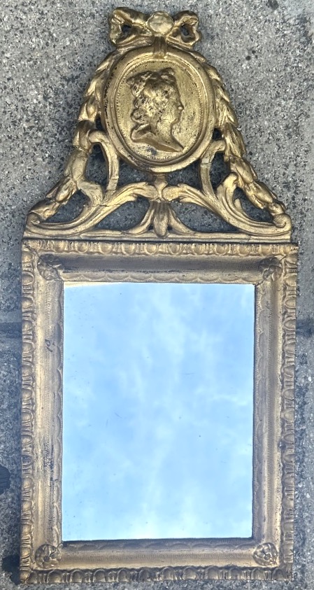 Antique 18th-century Louis XVI Mirror In Gilded Wood, 58.3 Cm 