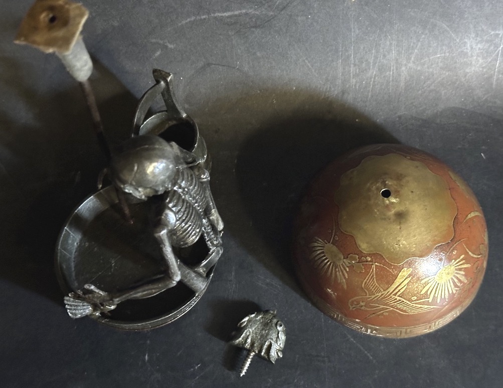 Ancien timbre de table Memento Mori signé Asie vers 1900-photo-3