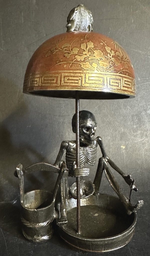 Ancien timbre de table Memento Mori signé Asie vers 1900