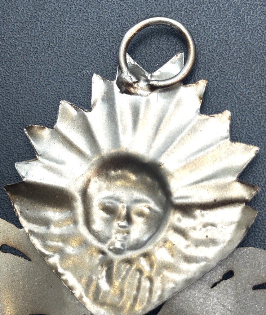 Antique Large Ex-voto Metal Heart: Love, Angels, And Openwork Foliage-photo-3