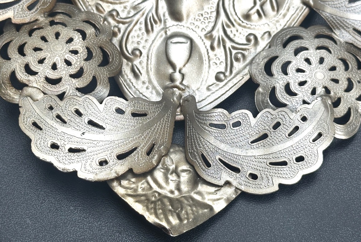 Antique Large Ex-voto Metal Heart: Love, Angels, And Openwork Foliage-photo-4