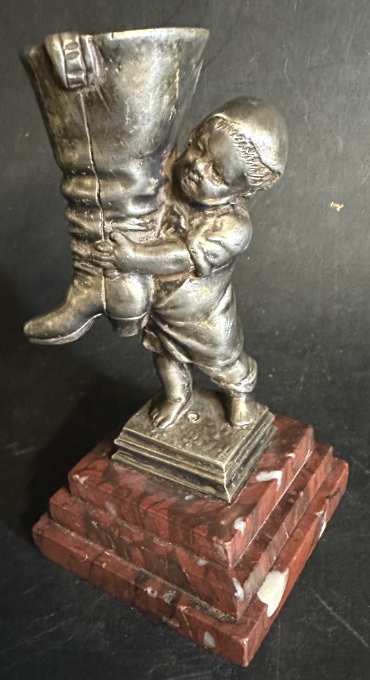 Ancien pyrogène porte allumettes XIXe en bronze Petit Poucet et botte de sept lieues-photo-3