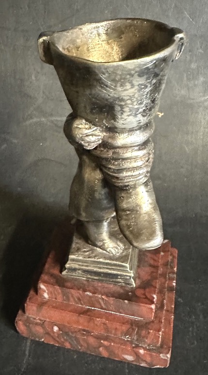 Ancien pyrogène porte allumettes XIXe en bronze Petit Poucet et botte de sept lieues-photo-1
