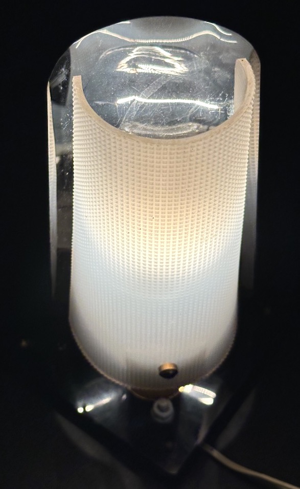 Lampe tripode 1950 en plexiglas rouge, blanc et noir-photo-1