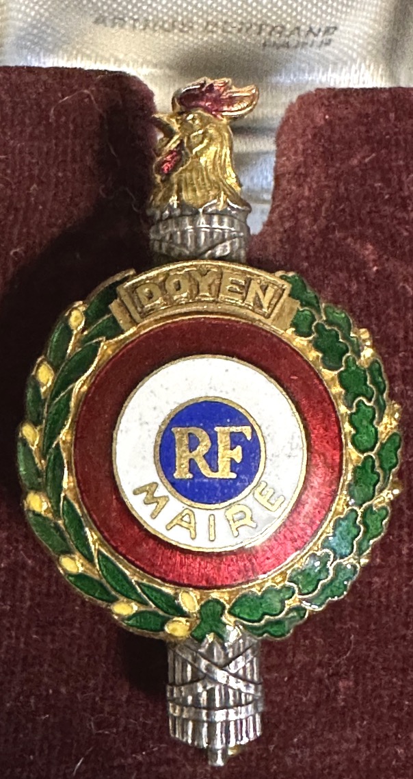 Rare insigne de boutonnière MAIRE Doyen en écrin Arthus Bertrand Paris André Tattegrain-photo-3