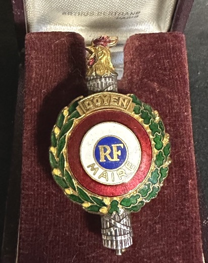 Rare insigne de boutonnière MAIRE Doyen en écrin Arthus Bertrand Paris André Tattegrain