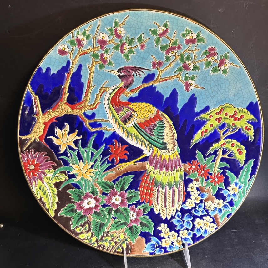 Important plat ÉMAUX de LONGWY Décor CHEVALIER Oiseau de Paradis 1925 Phœnix signé 