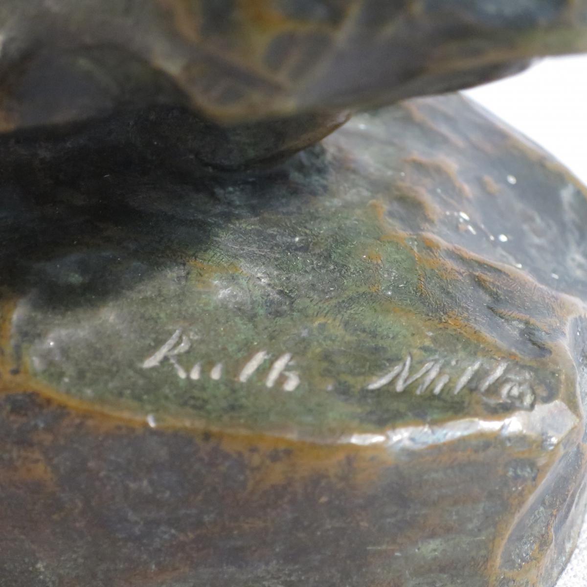 SCULPTURE EN BRONZE de RUTH MILLES : PAYSANNE BRETONNE AU PANIER-photo-3