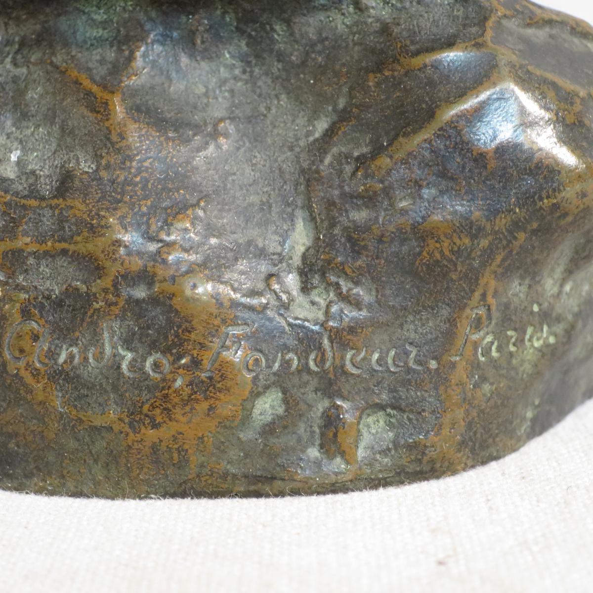 SCULPTURE EN BRONZE de RUTH MILLES : PAYSANNE BRETONNE AU PANIER-photo-4