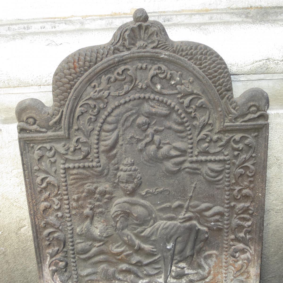 Plaque de cheminée en fonte XVIIIe Aix à décor d'une reine et de dauphins-photo-1