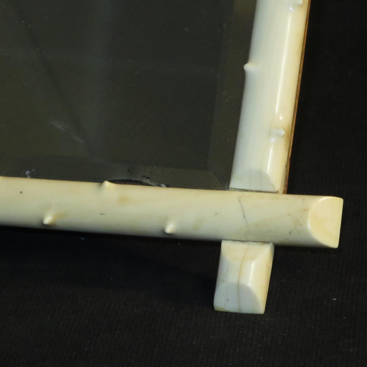 MIROIR DE TABLE en os XIXe glace à poser biseautée cadre à fronton blason sculpté 19e-photo-1