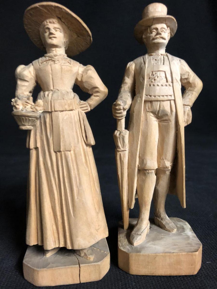 SUISSE 2 personnages en bois sculpté couple d'élégants fin XIXe-photo-2