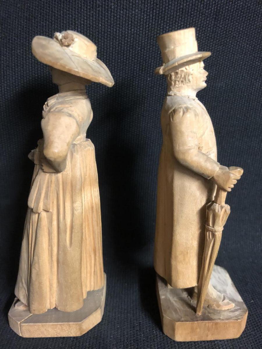 SUISSE 2 personnages en bois sculpté couple d'élégants fin XIXe-photo-1
