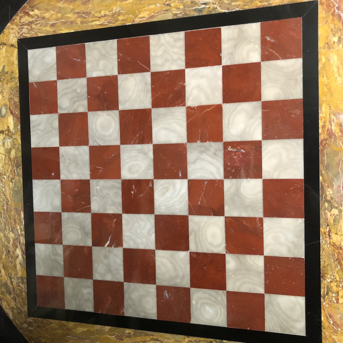 Grand plateau de jeu d'échec XIXe en marqueterie de marbre scagliole jeu d'échecs marbres-photo-2