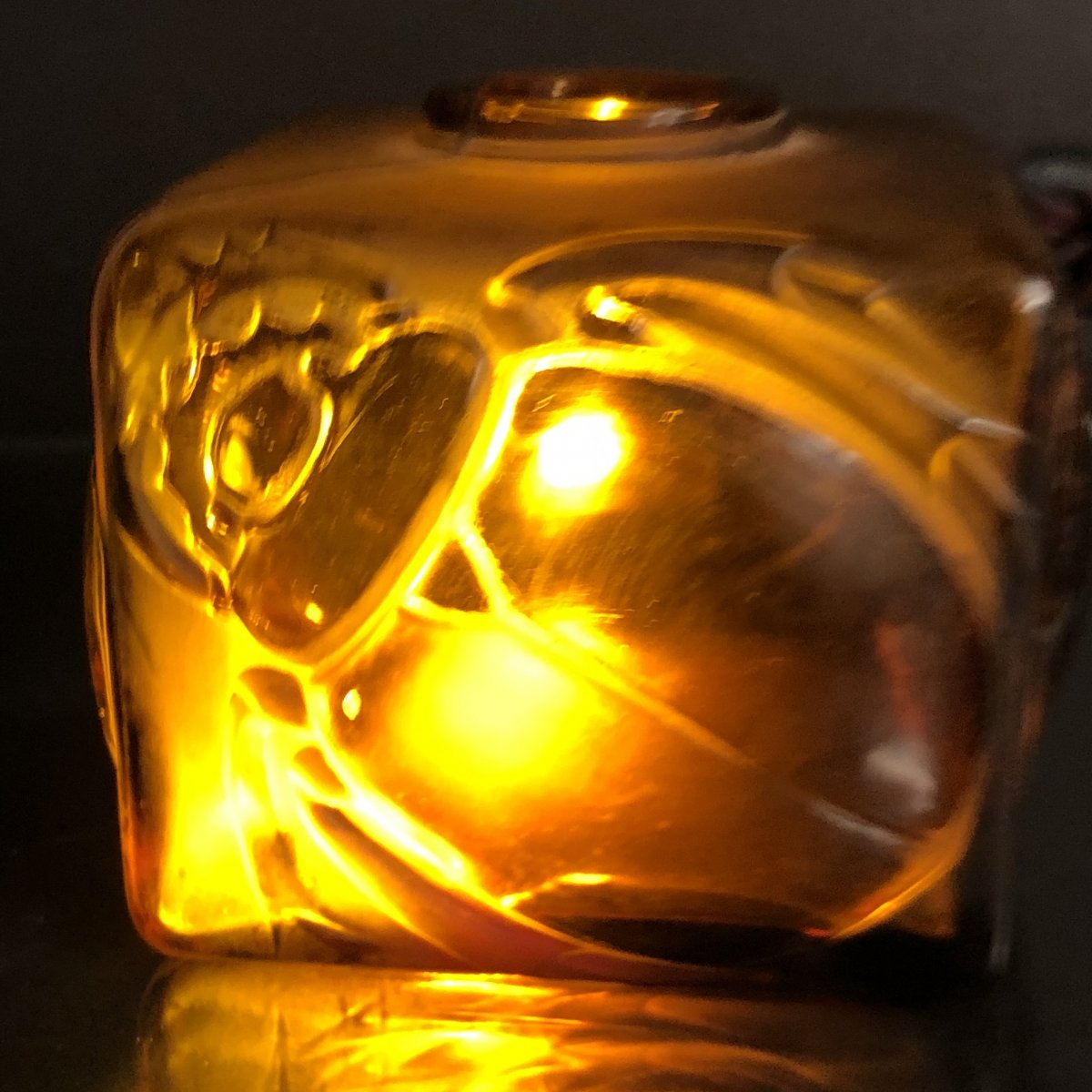 LUZIA France Flacon en verre de couleur Decor de scarabée 1920 Art Deco style Lalique parfum 