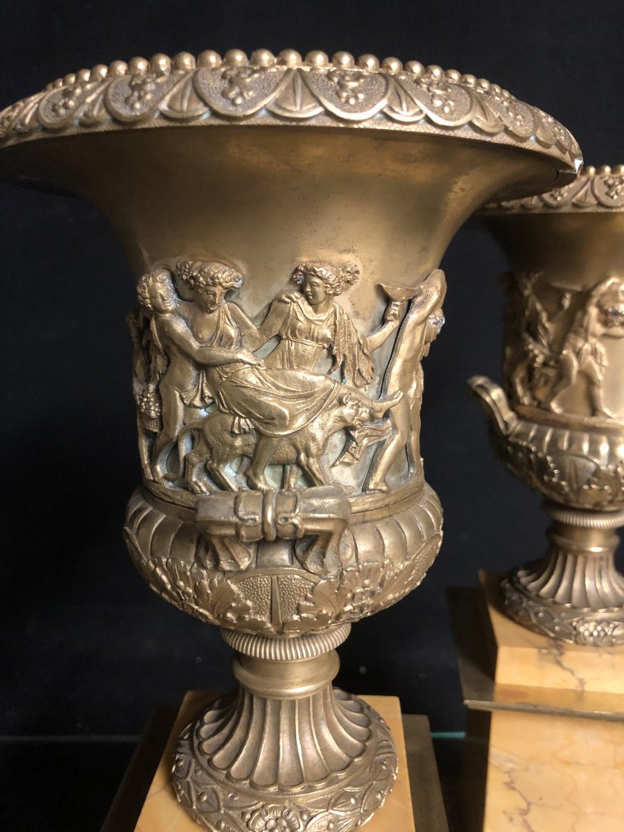 GRANDE PAIRE DE CASSOLETTES XIXe  Vases Medicis bronze doré et marbre de Sienne Bacchus vin -photo-1