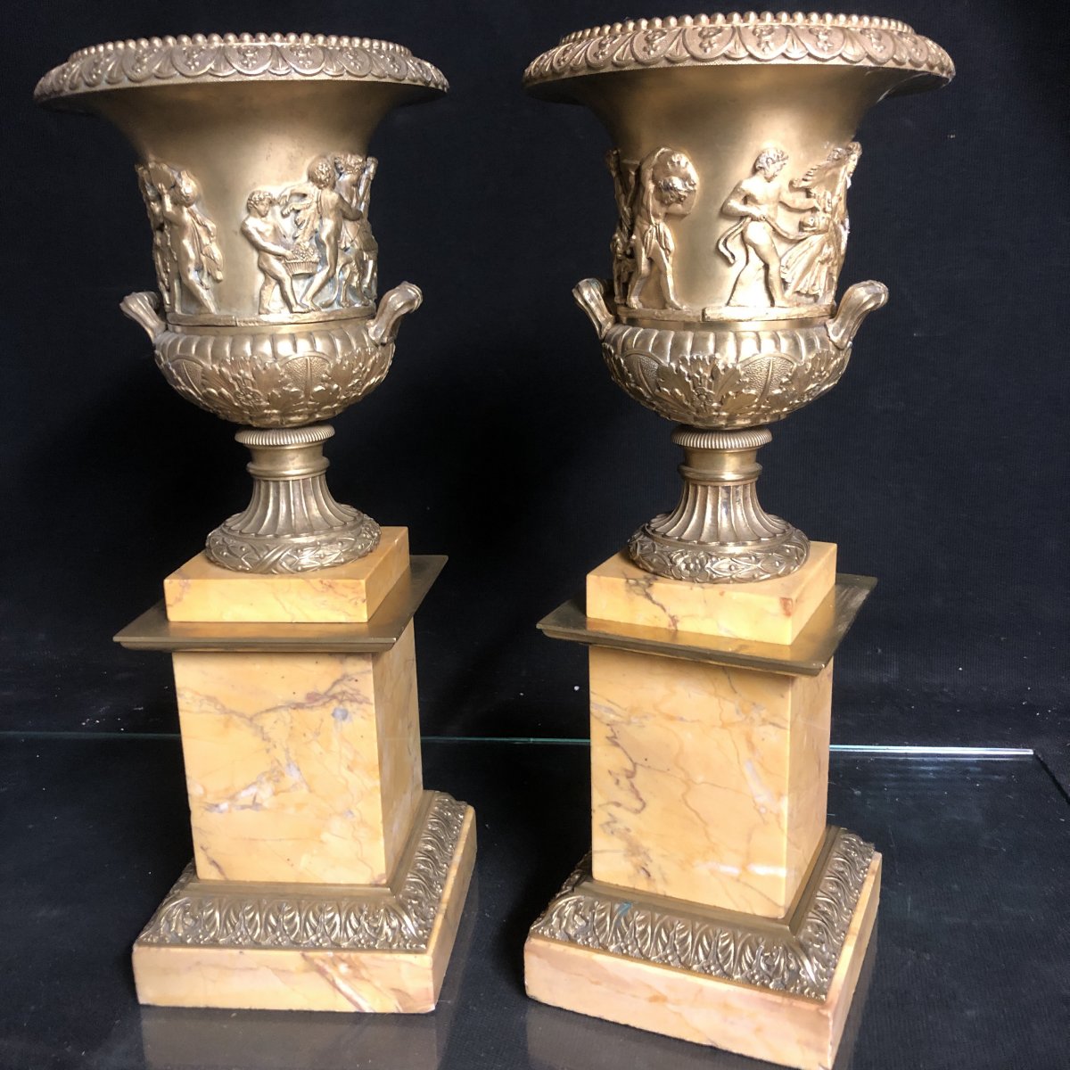 GRANDE PAIRE DE CASSOLETTES XIXe  Vases Medicis bronze doré et marbre de Sienne Bacchus vin 