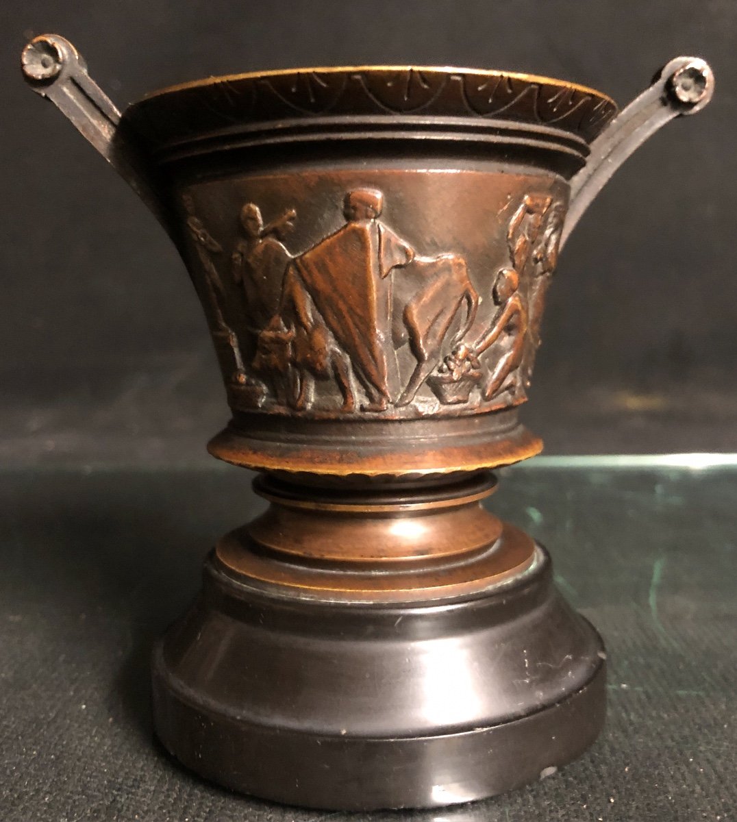 VASE CRATERE en bronze XIXe Décor à l'antique coupe